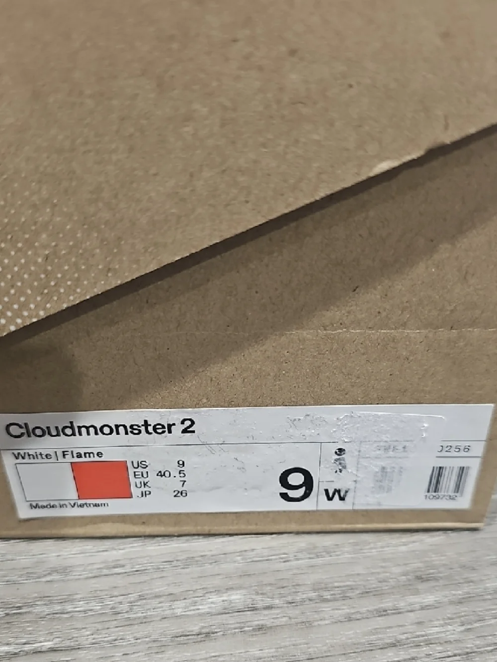 NWT Oncloud Running Women's Running Shoes in White & Coral Accent - Picture 6 of 7